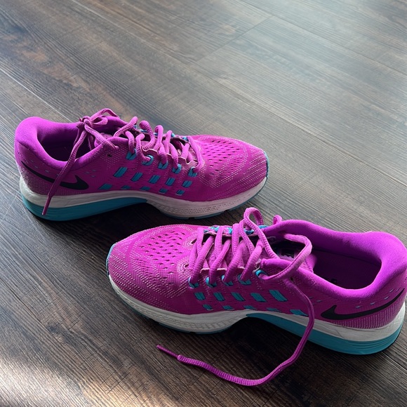 Women’s size UMUS6 Nike Xoom Vomero 11 shoes. Pink and blue. Great condition. - Picture 4 of 5